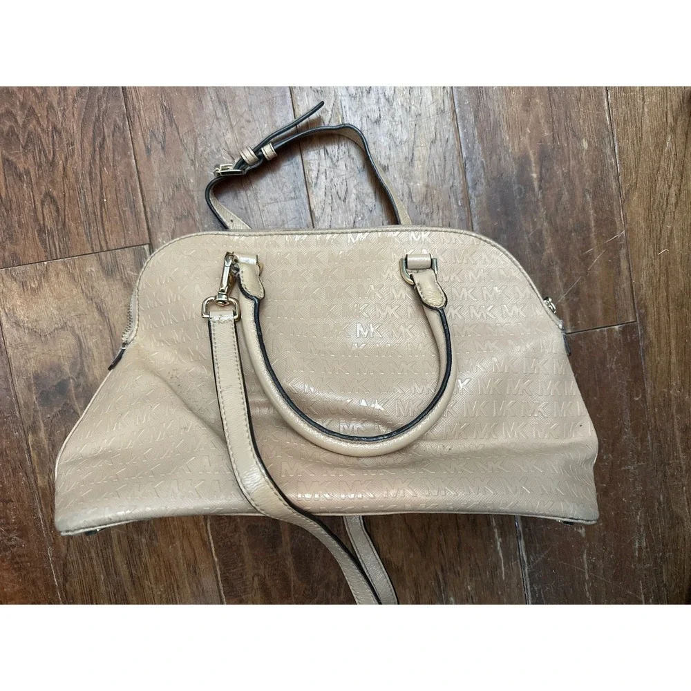 Michael Kors exterior material