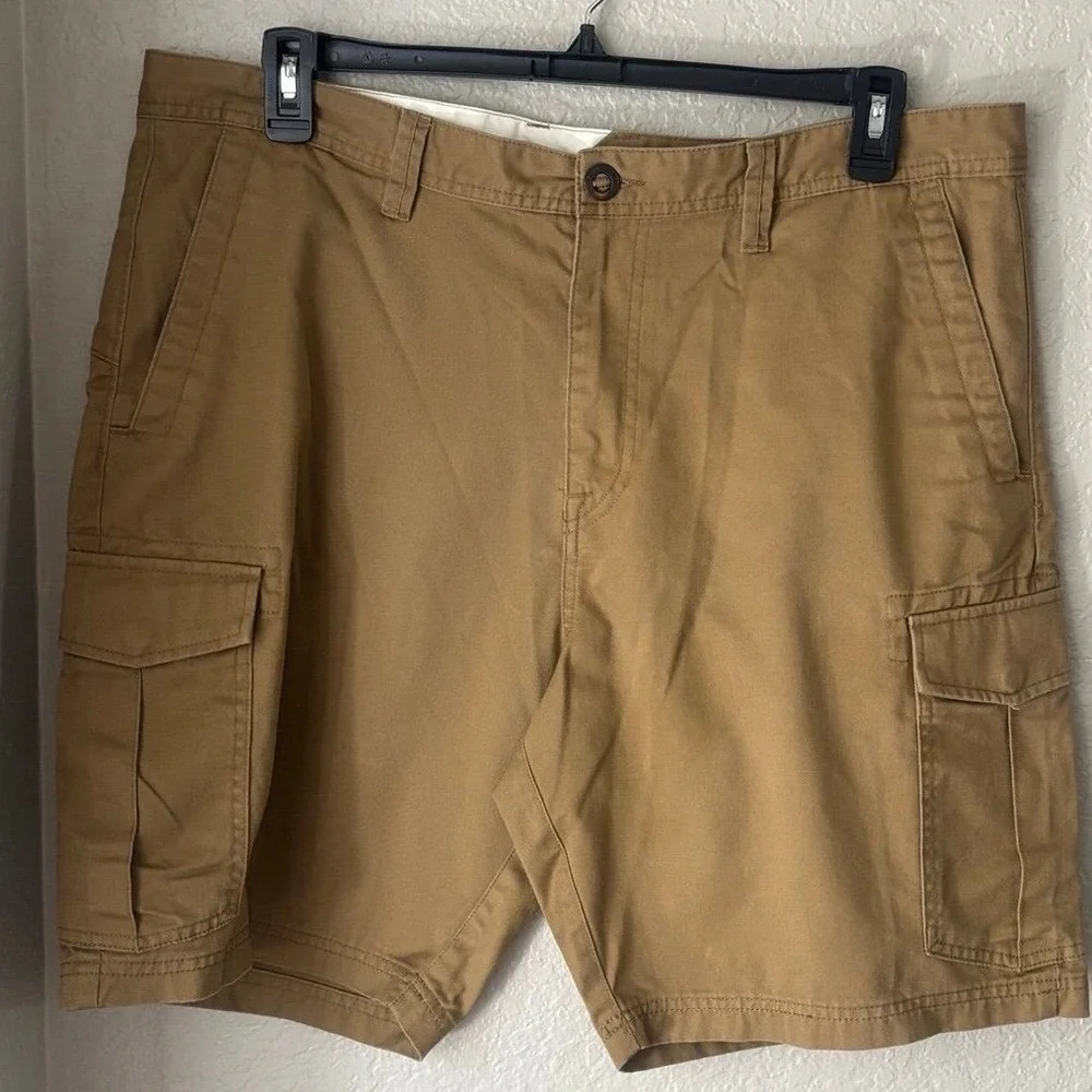 Men's Volcom Tan Khaki Cargo Shorts Size 38