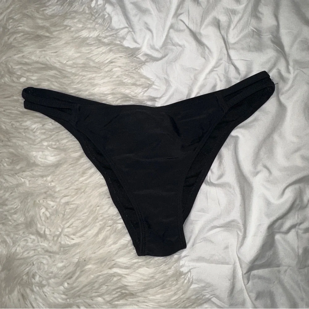 Xhilaration strappy cutout