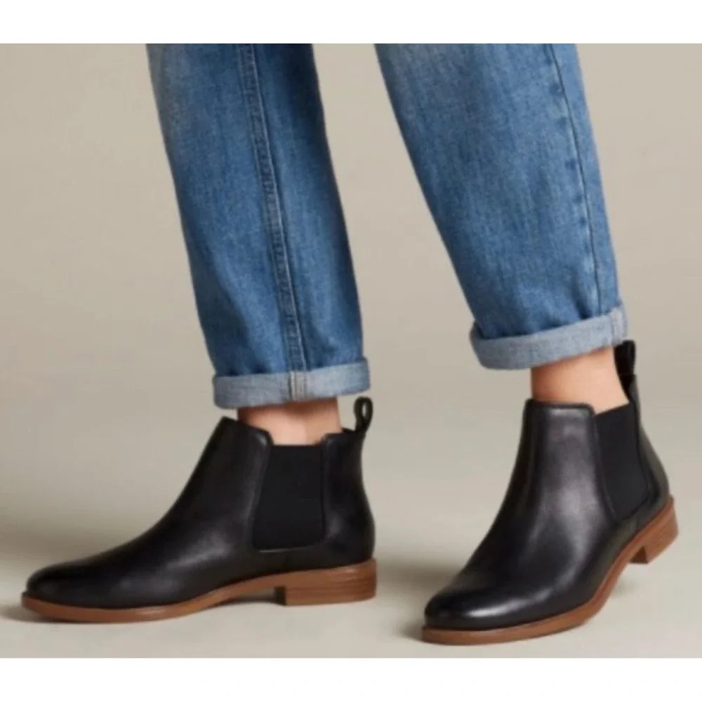 Clarks Taylor Shine Black Leather Chelsea Ankle‎ Boots Sz 9 Women Block Heel