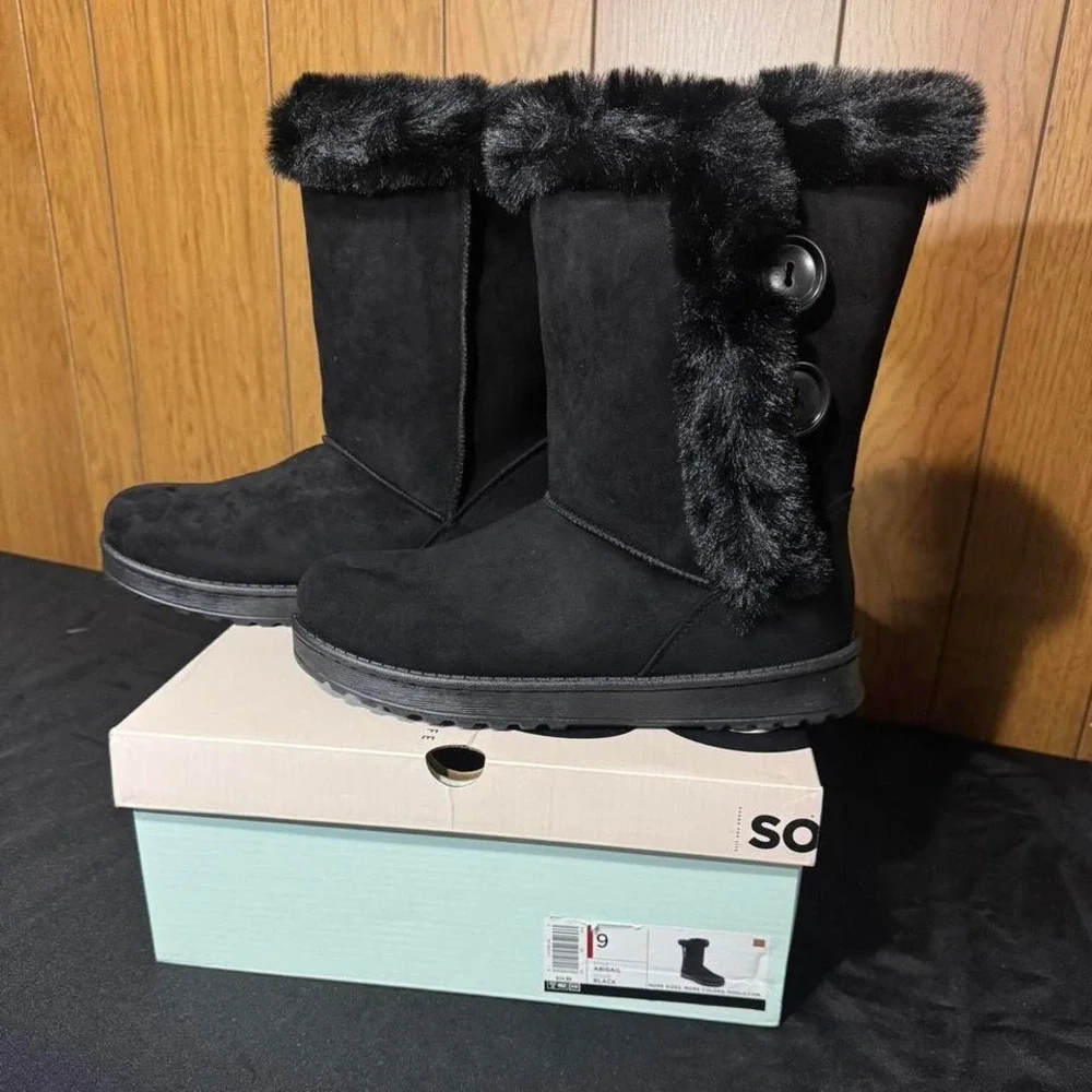 Black‎ faux fur boots with rubber soles Size 9 BRAND NEW