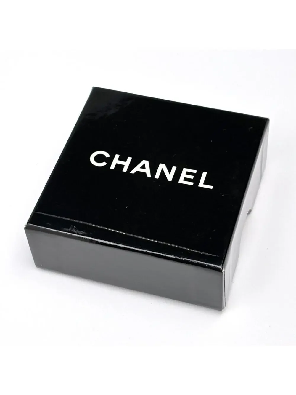 CHANEL elevate your