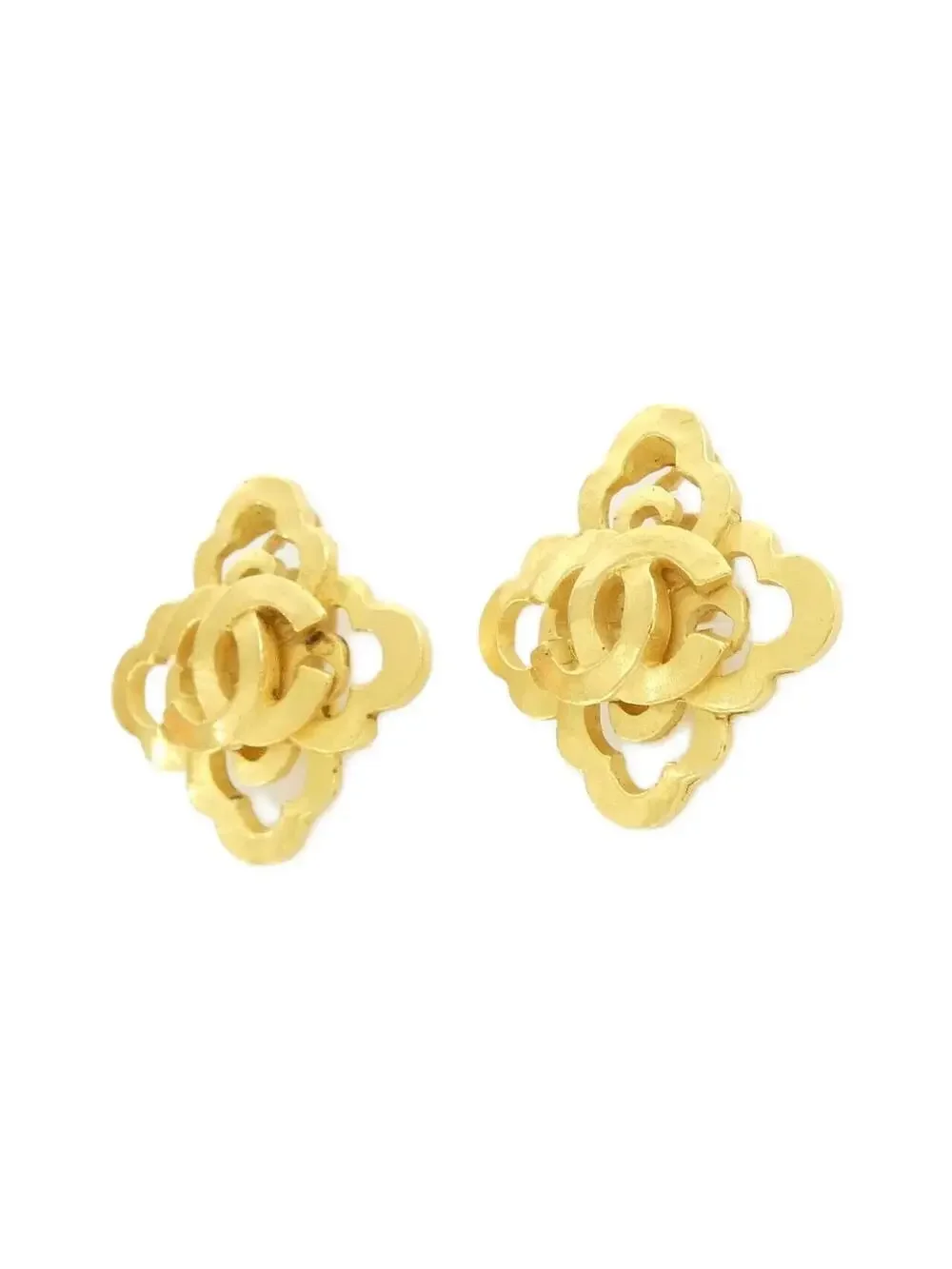 CHANEL elevate your
