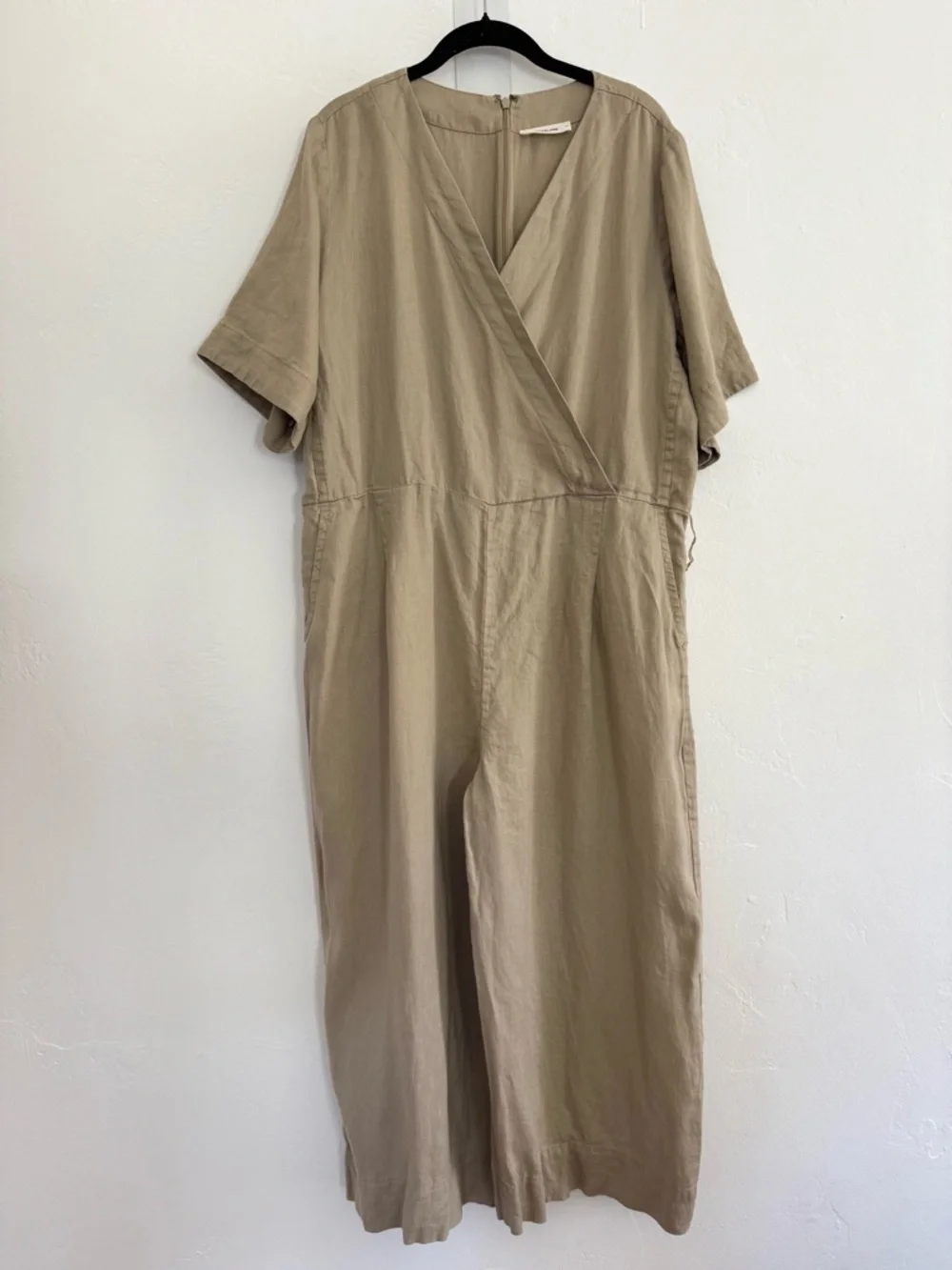 Everlane sleeves belt