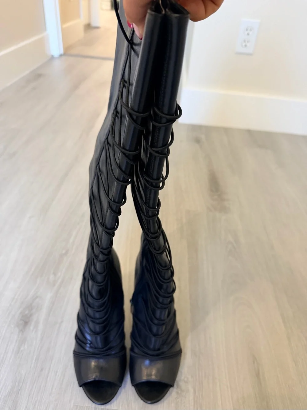 Vince Camuto sleek black