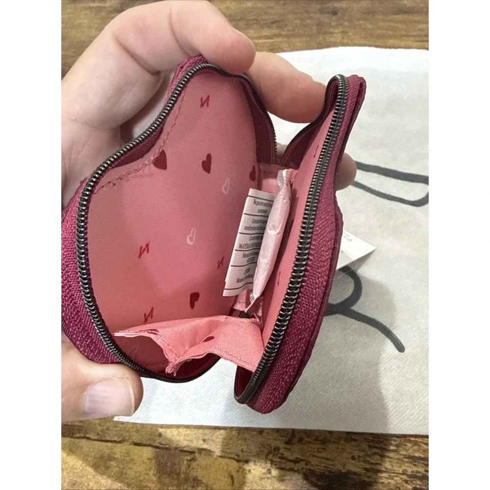 lug heart pouch