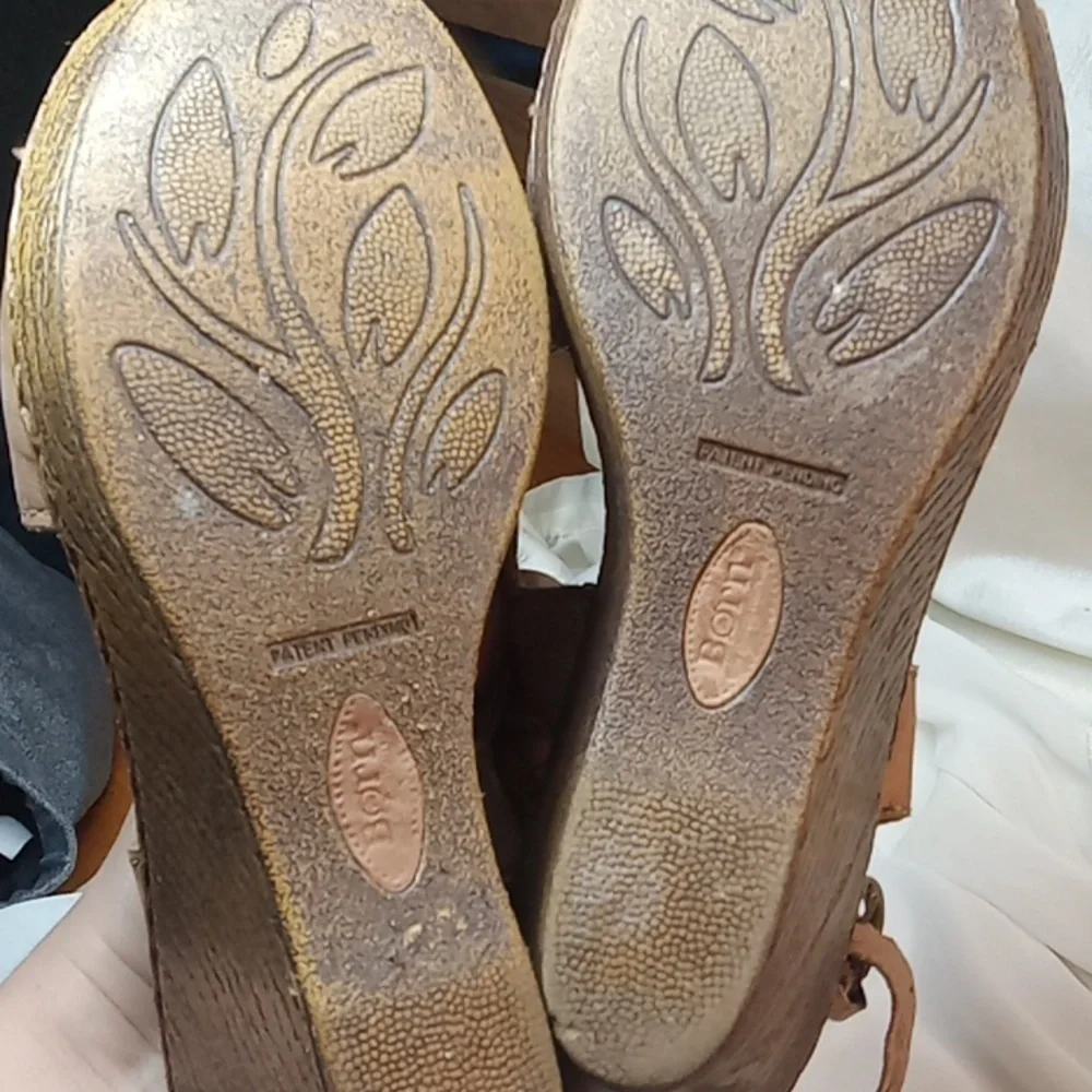 Born tan leather