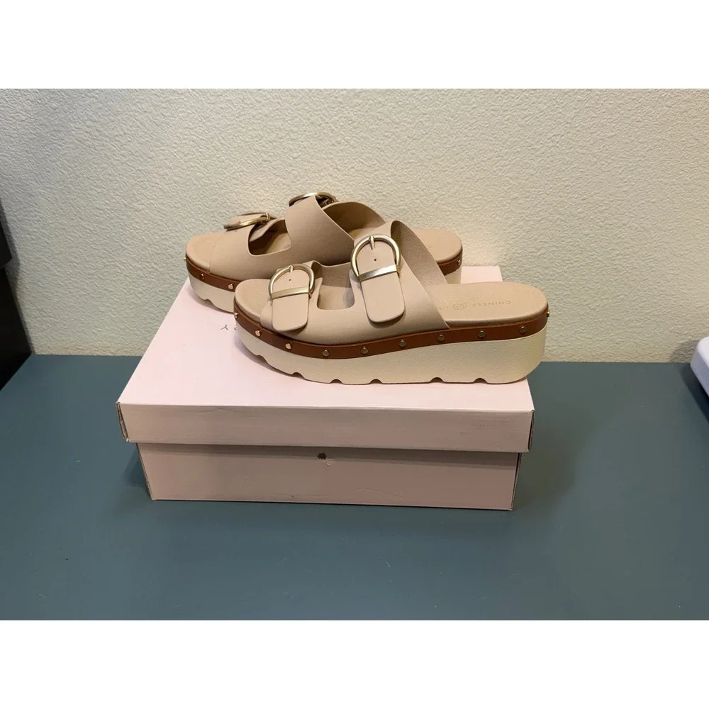 Chinese Laundry Surfs Up Beige Platform Wedge Slide Sandals Gold‎ Buckle Studs 8
