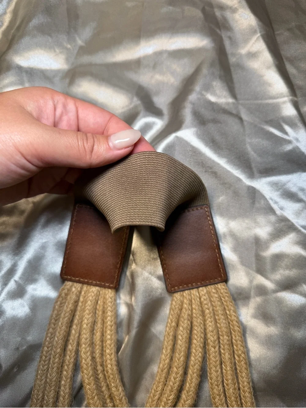 Unknown accents beige