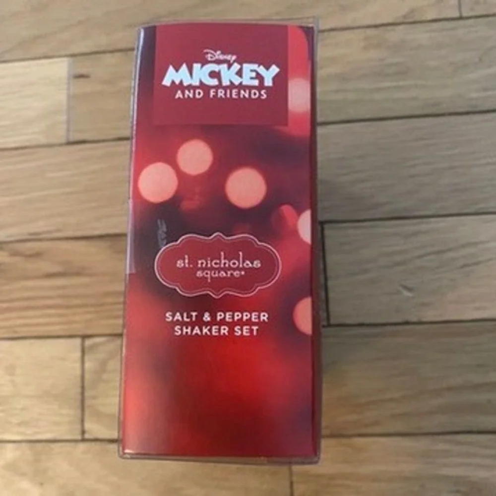 St. Nicholas Square disney mickey