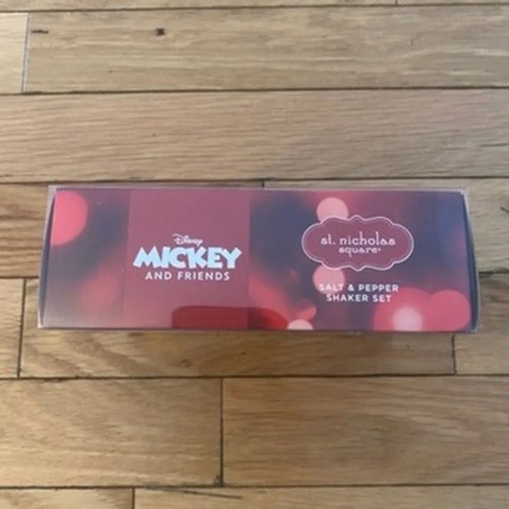 St. Nicholas Square disney mickey