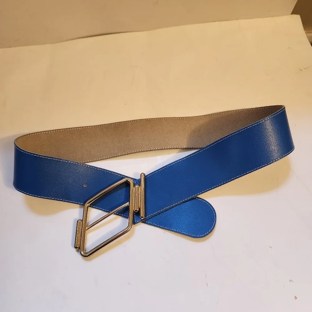 Vintage French made belt in EUC 28