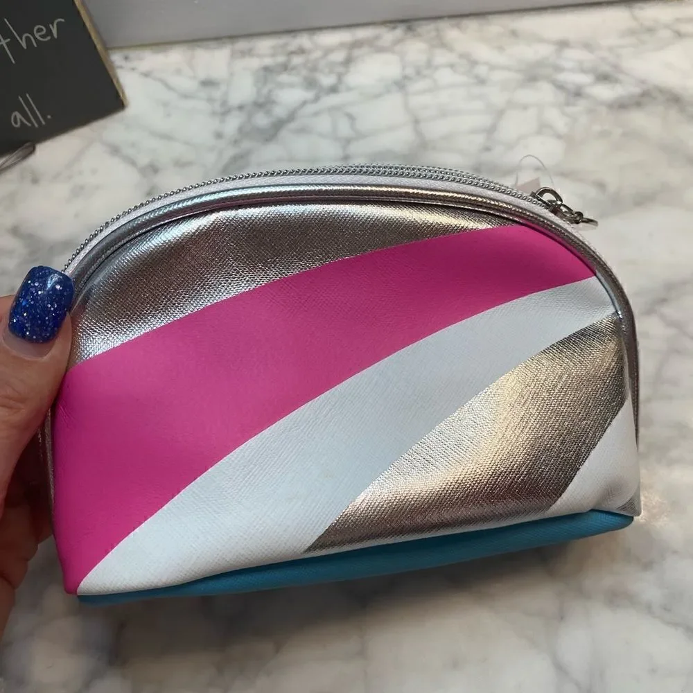 First Aid Beauty one zipper