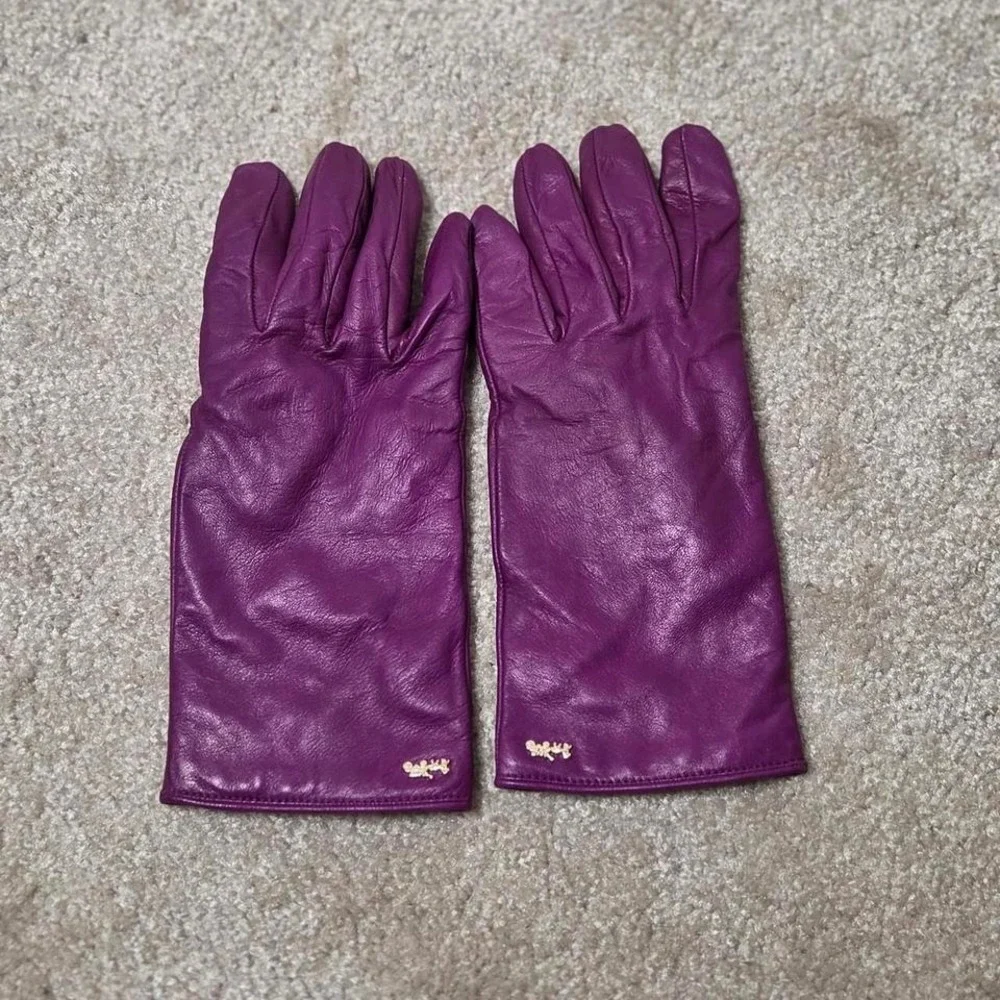 Coach Horse &‎ Carriage Leather Tech Gloves in a purple or magenta color size 7