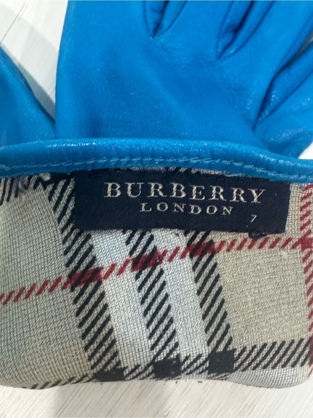 Burberry gloves leather