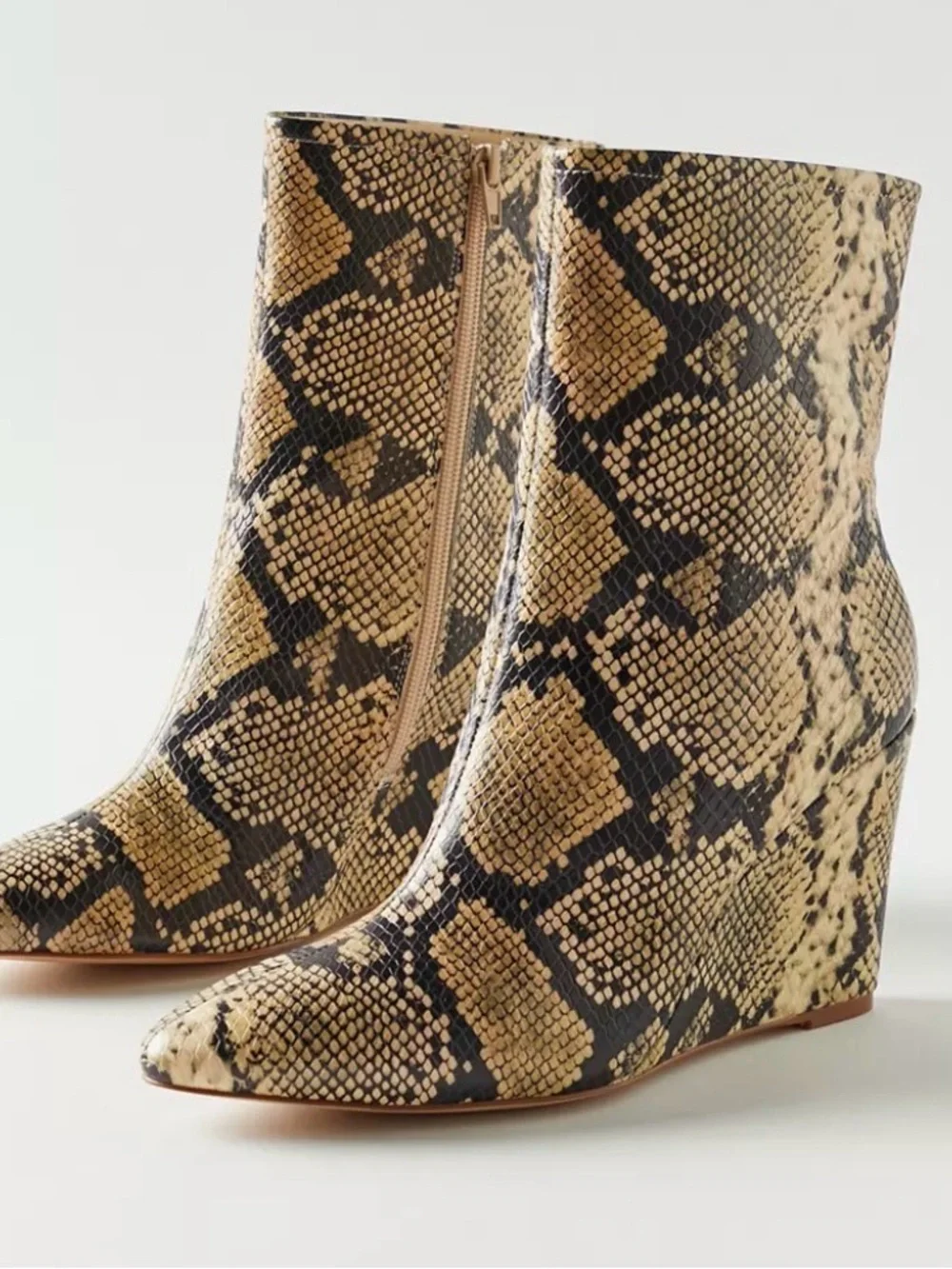 Matisse stylish snake