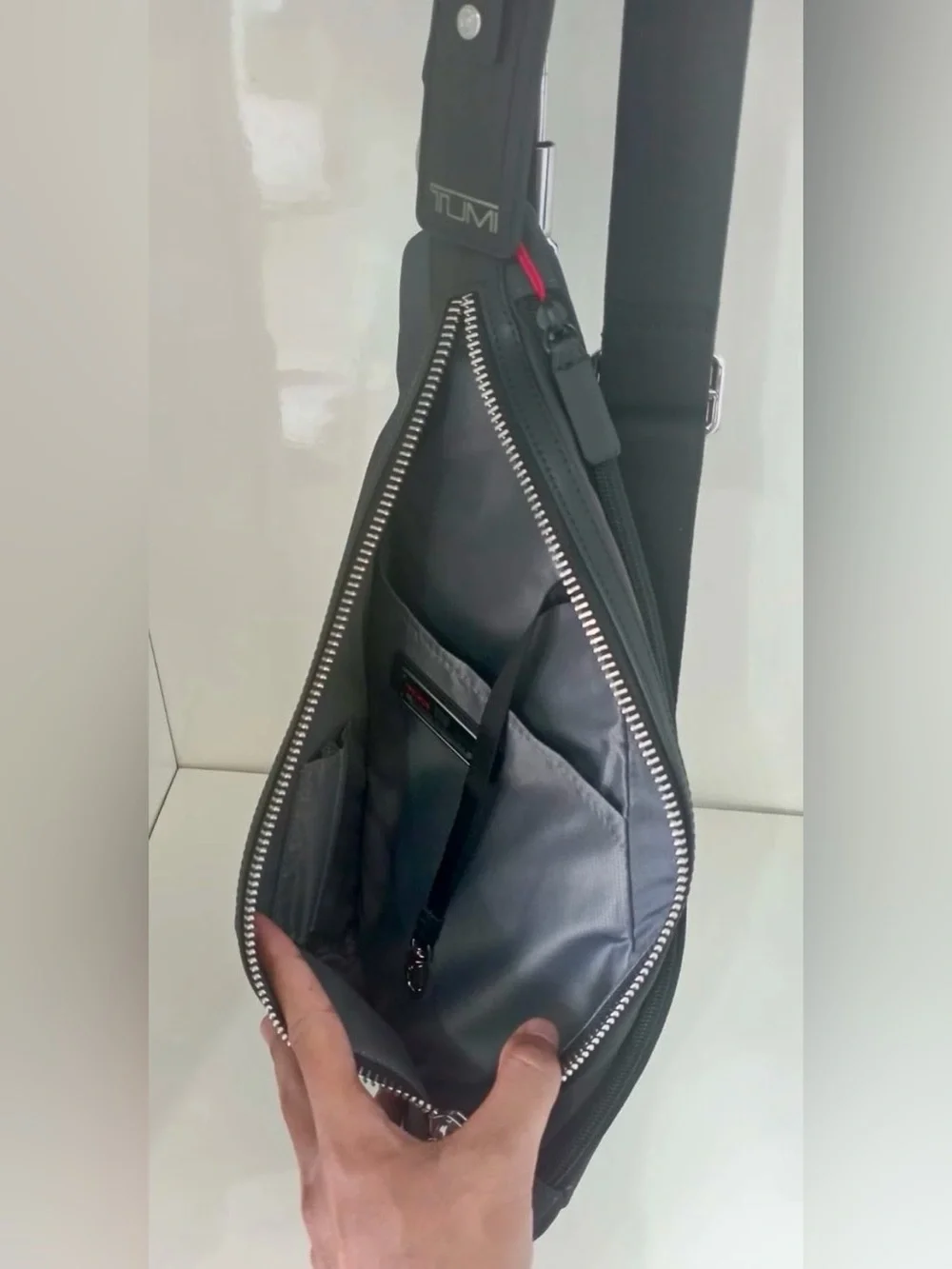 Tumi modern sling