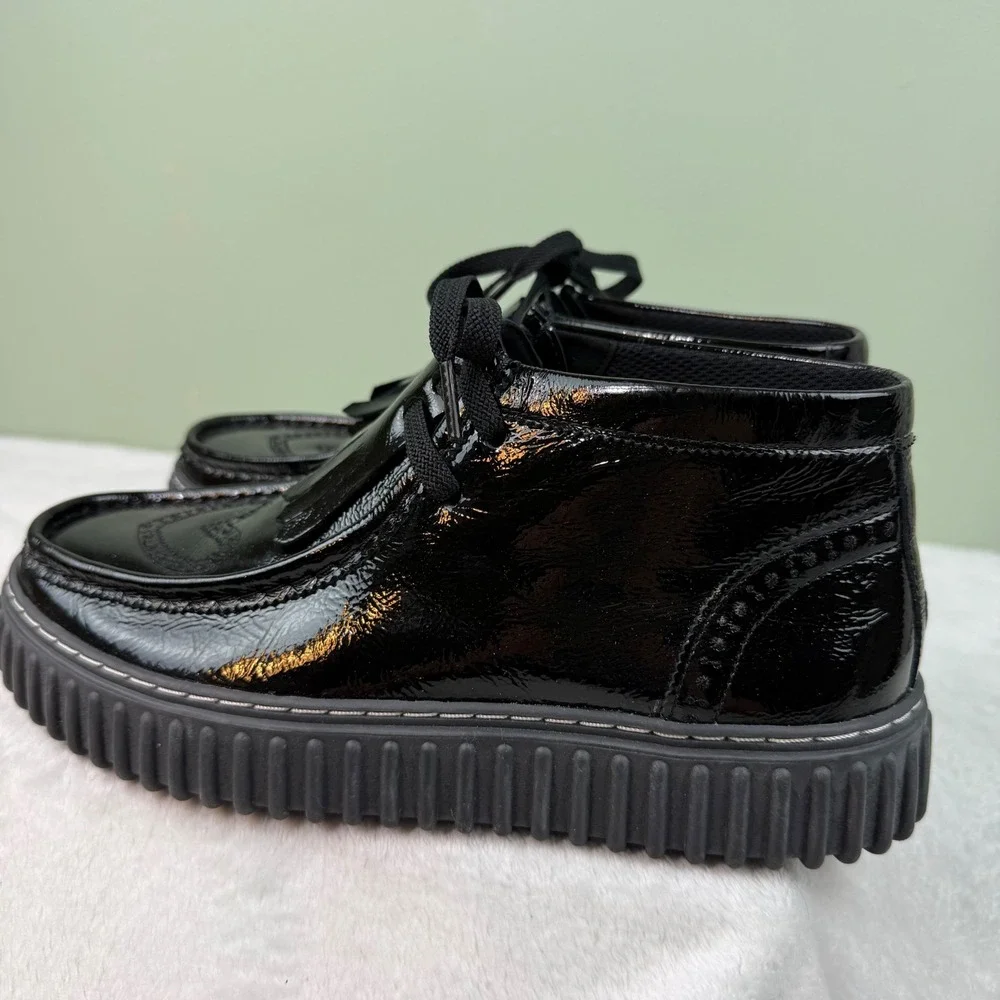 Clarks shoes show