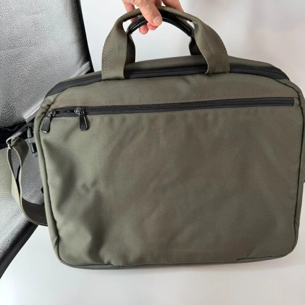 Tumi tech travel