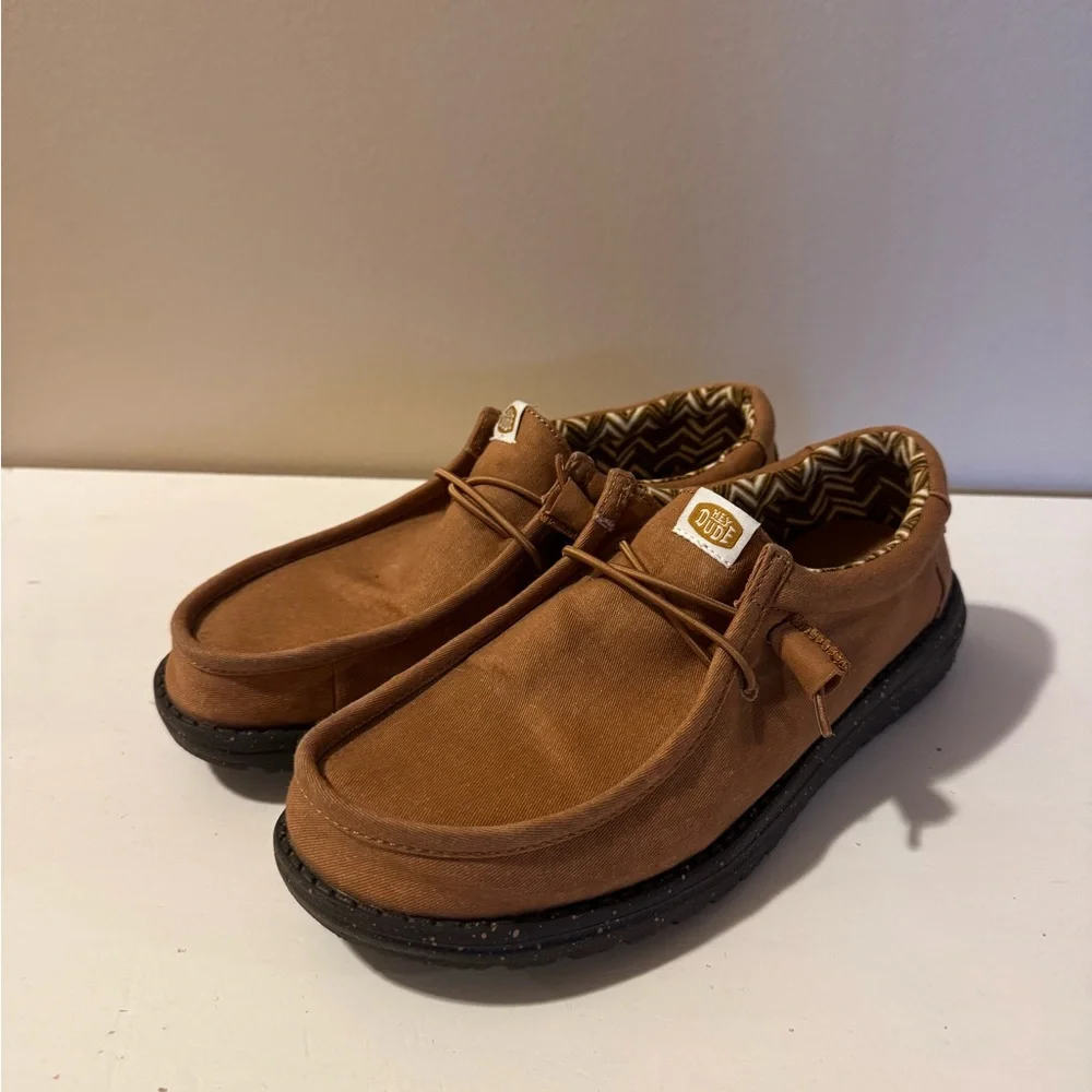 HEYDUDE Men’s Wally Stretch Canvas Loafers (Color:Nut)