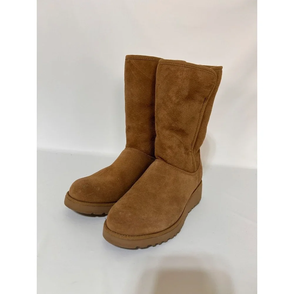 UGG excellent see