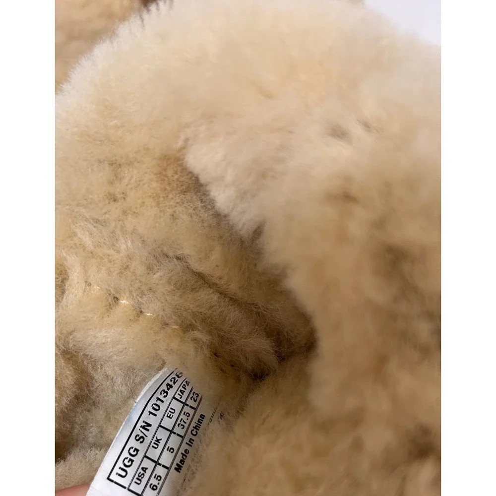 UGG excellent see