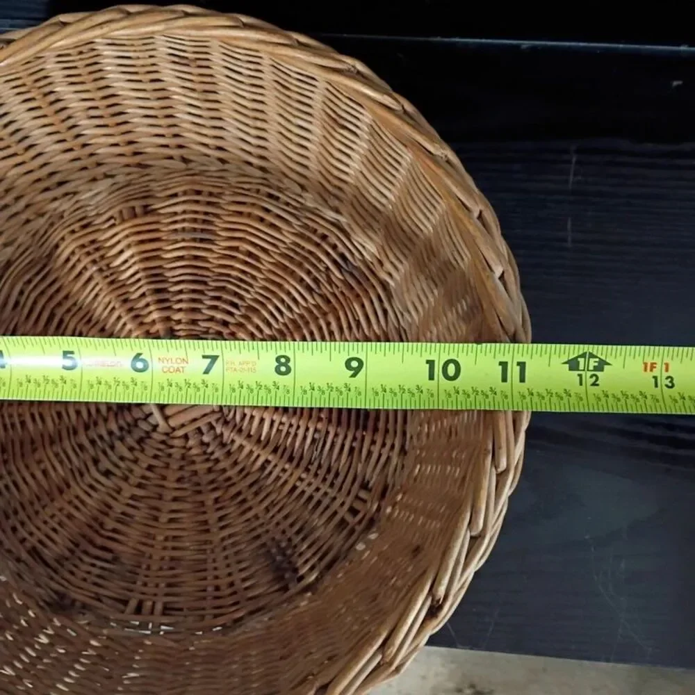 N/A round wicker