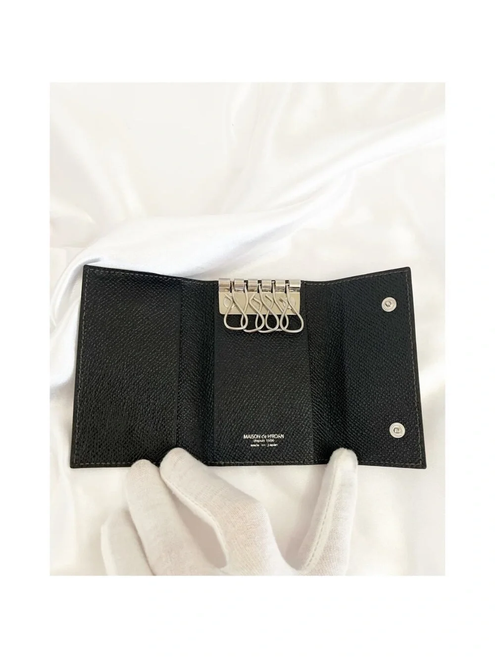 Maison de Hiroan compact black