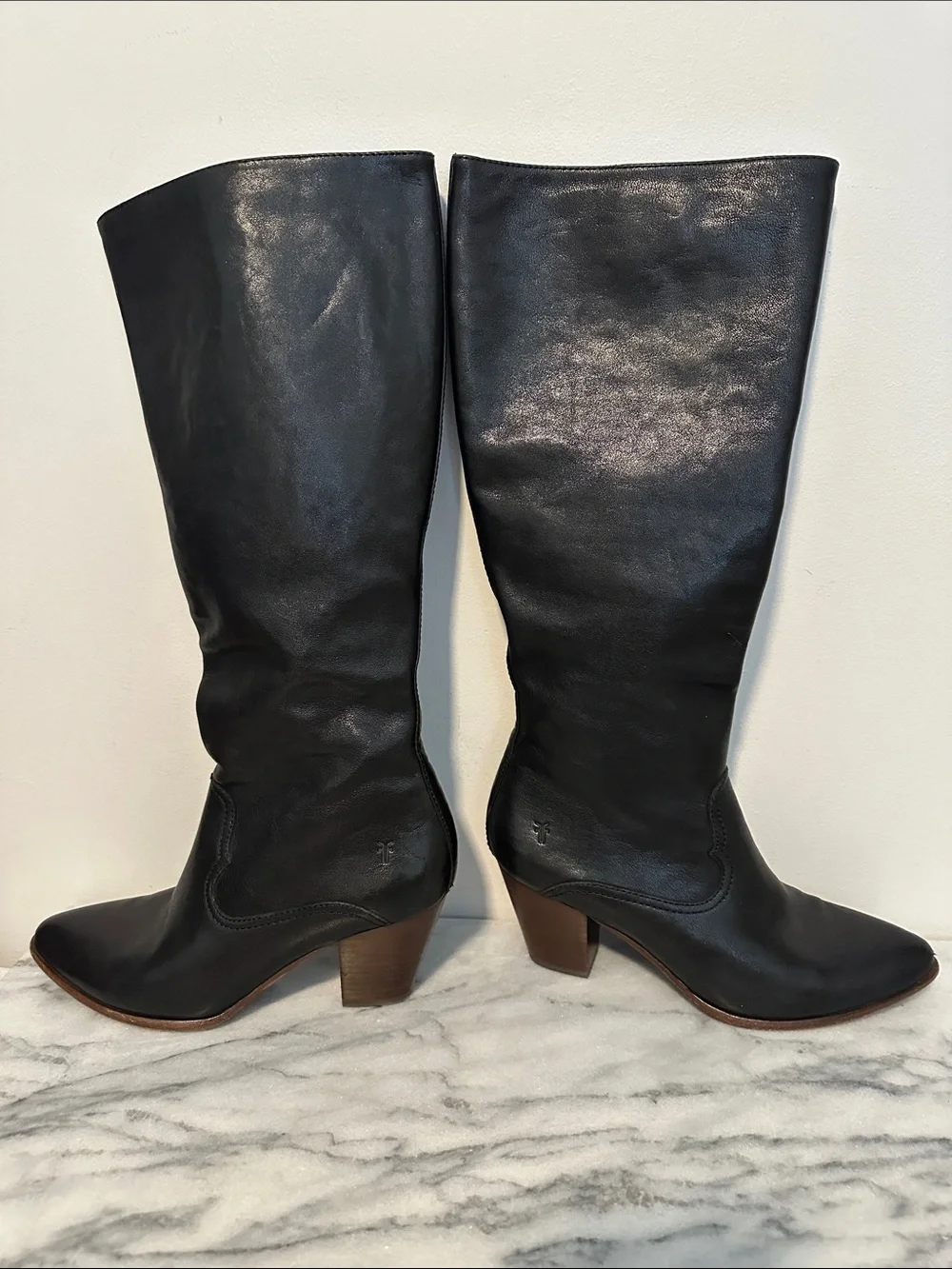 Frye classic black
