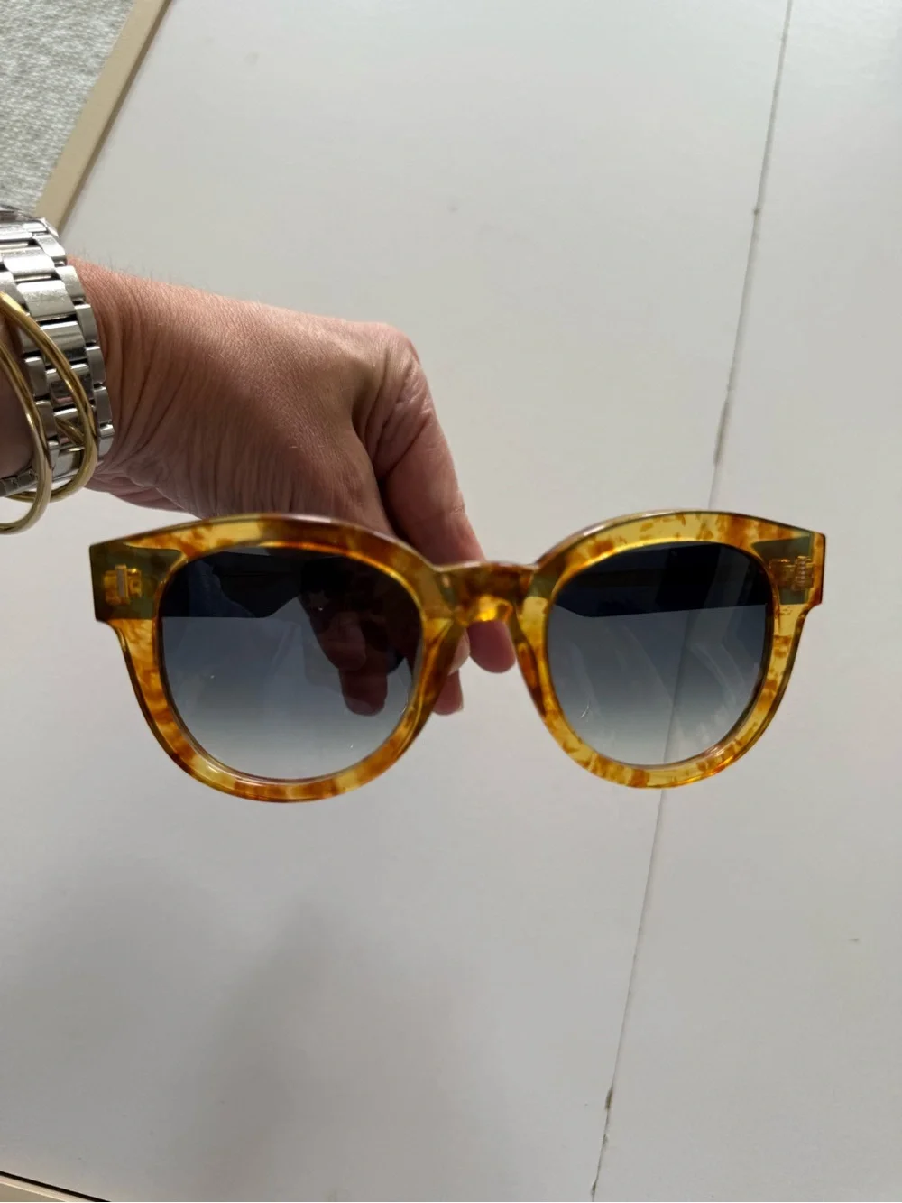 Fendi Tortoiseshell Round Sunglasses with Amber Frame and Gradient Lenses