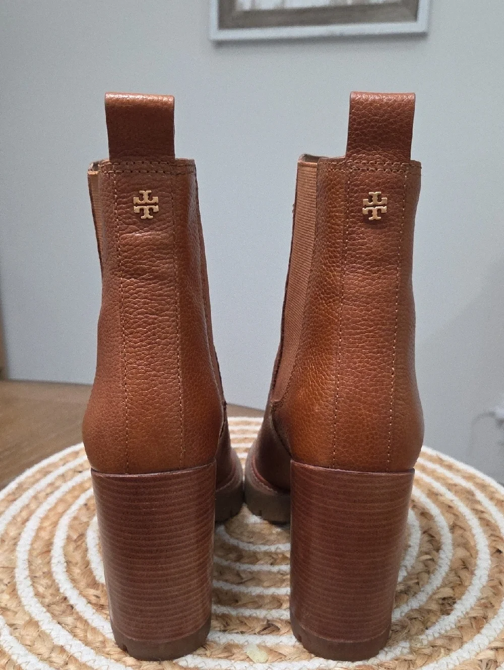 Tory Burch excellent no