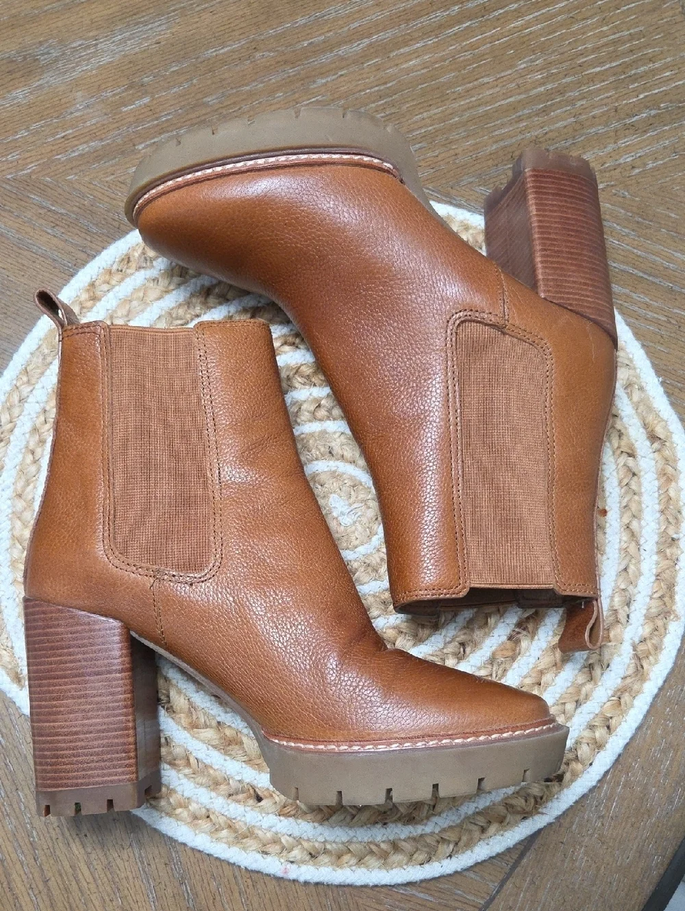 Tory Burch excellent no