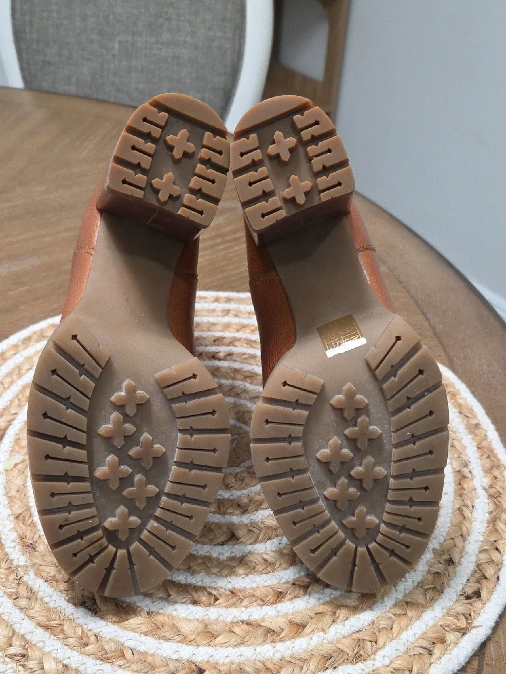 Tory Burch excellent no