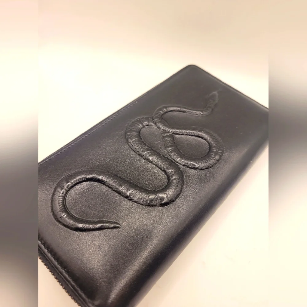 Gucci this wallet