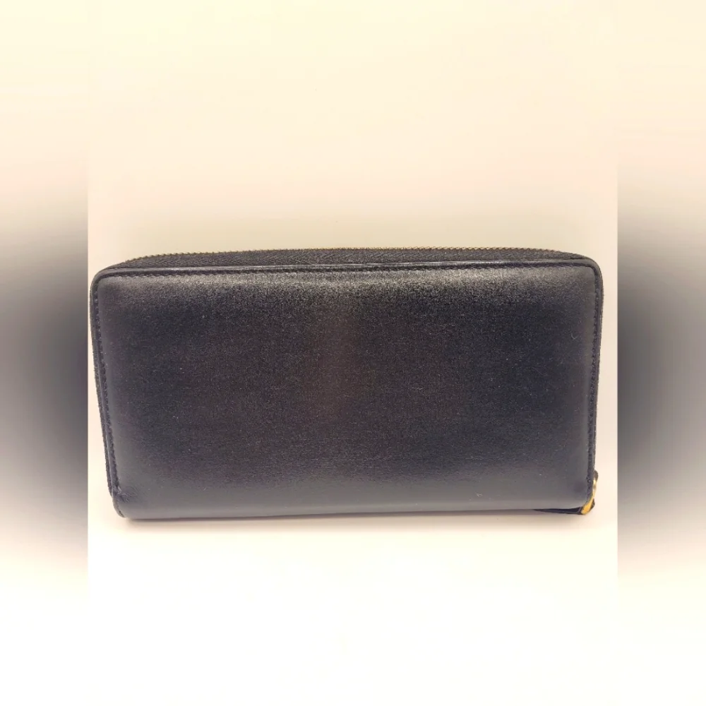 Gucci this wallet