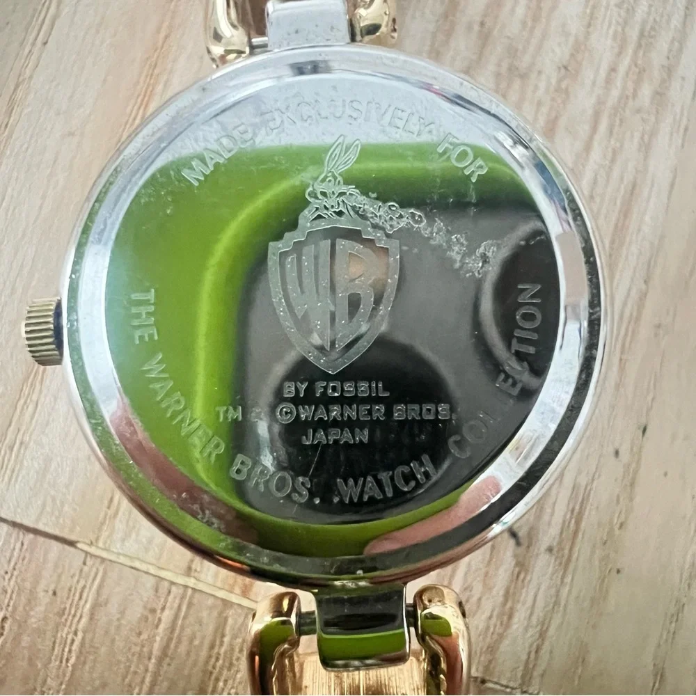 Fossil brand warner