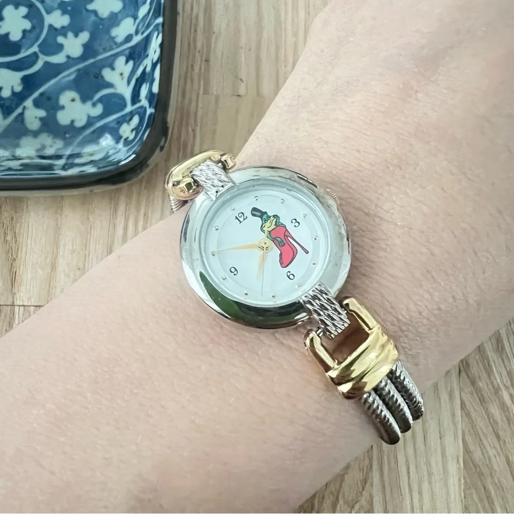 Fossil brand warner
