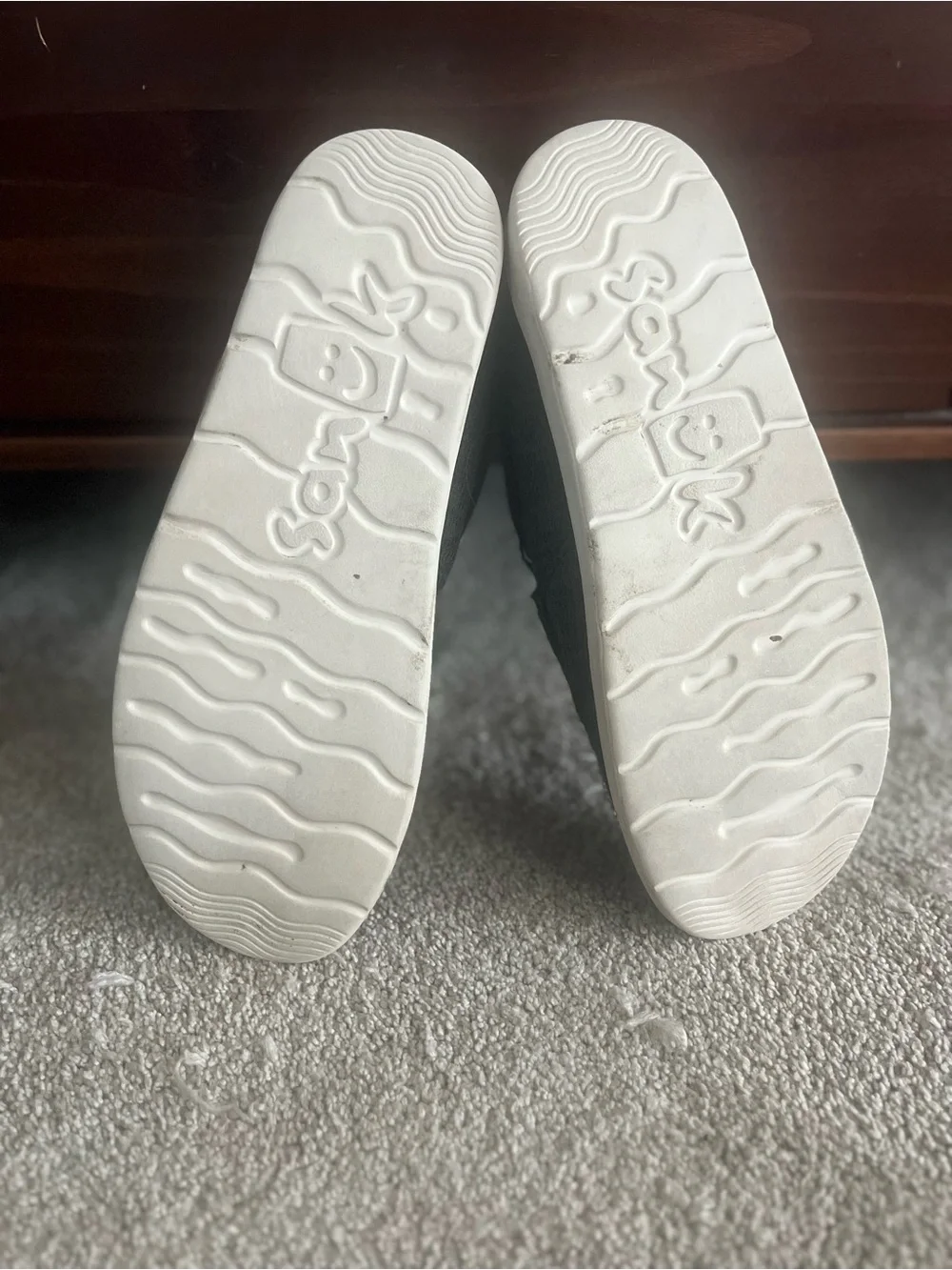 Sanuk casual slip