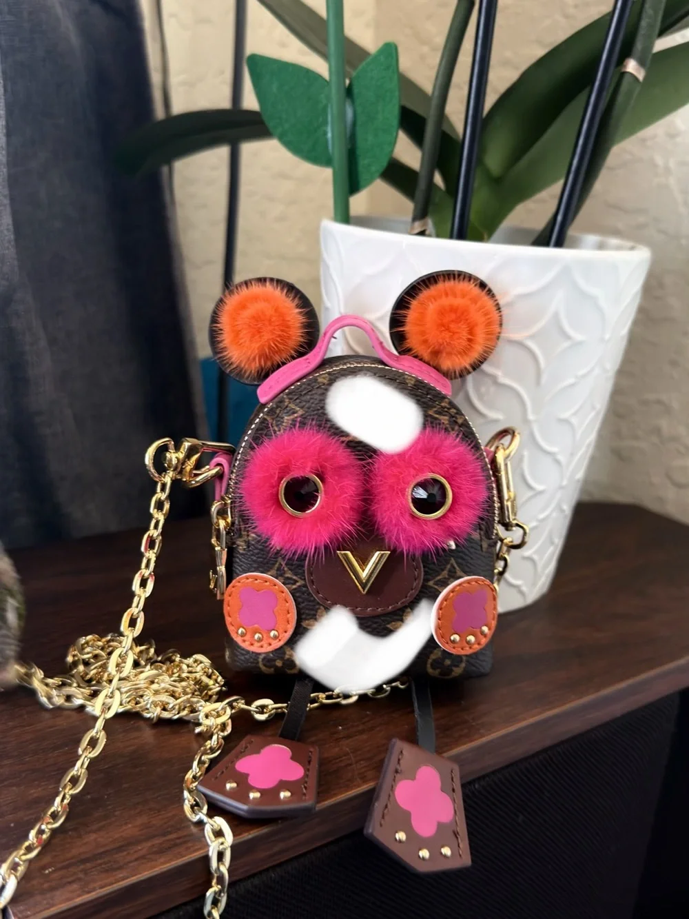 N/A keychain crossbody