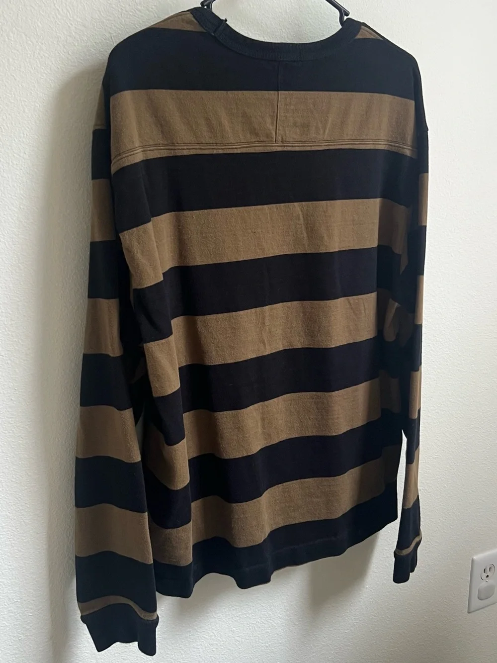 Banana Republic Black & Brown Striped Long-Sleeve Pocket Tee