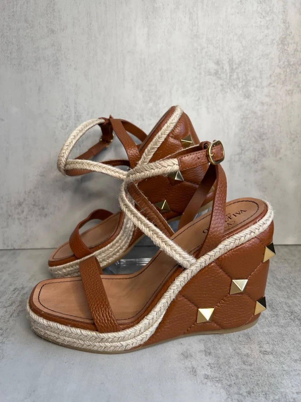 Valentino Garavani Roman Stud Espadrille Wedge Sandals in Size 38
