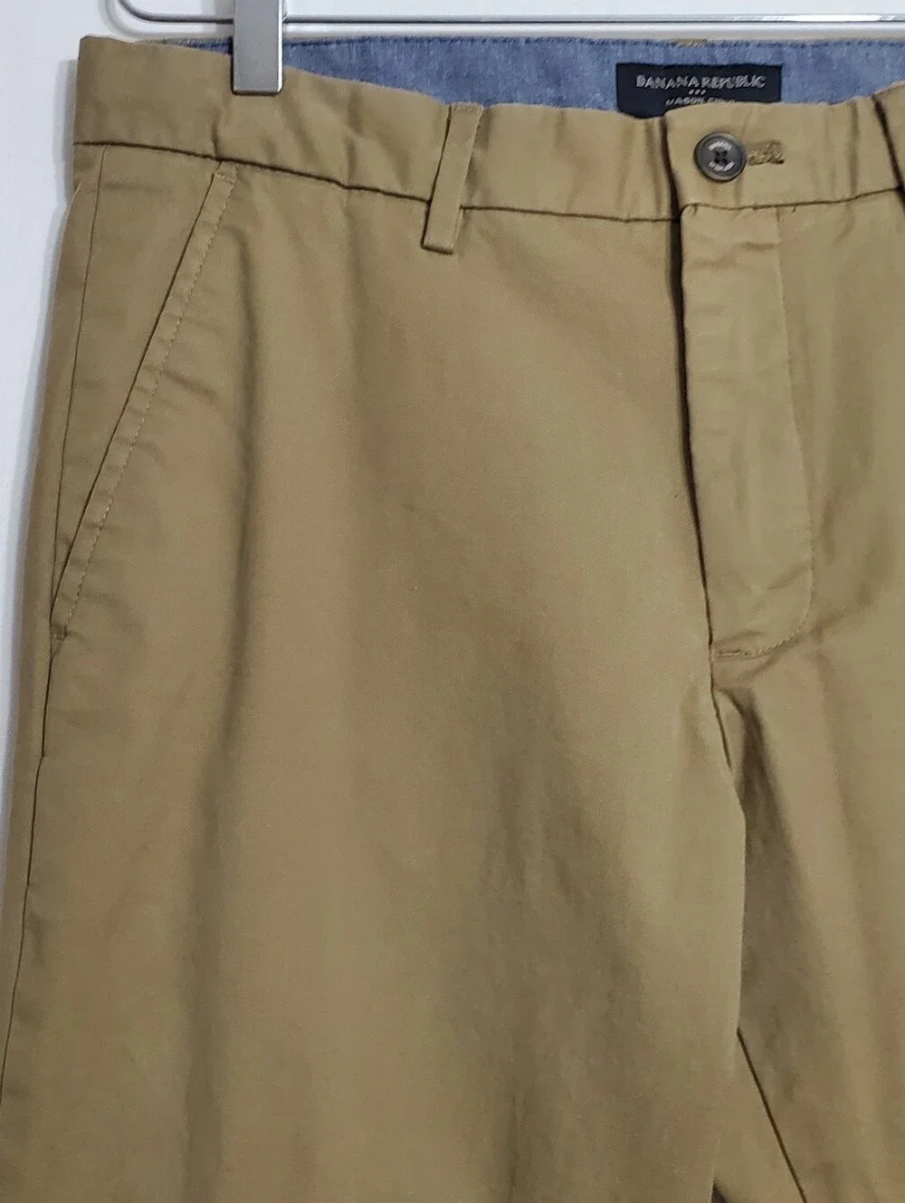 Banana Republic closure shorter neutral