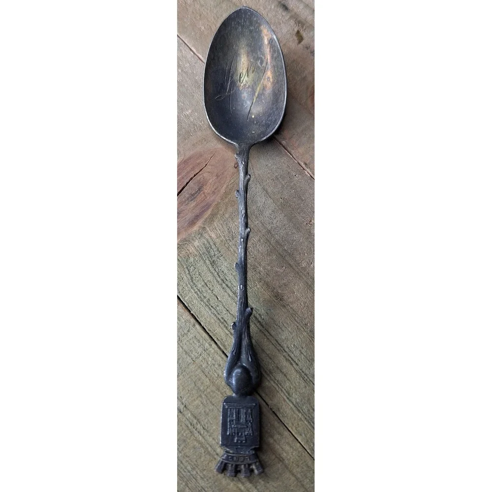 Unbranded vintage souvenir