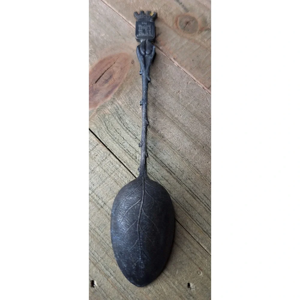 Unbranded vintage souvenir