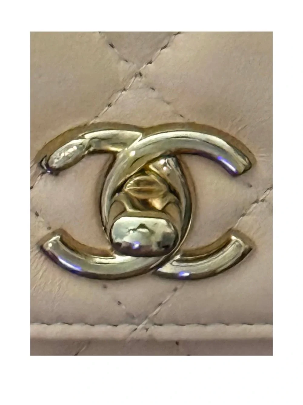 CHANEL compact quilted
