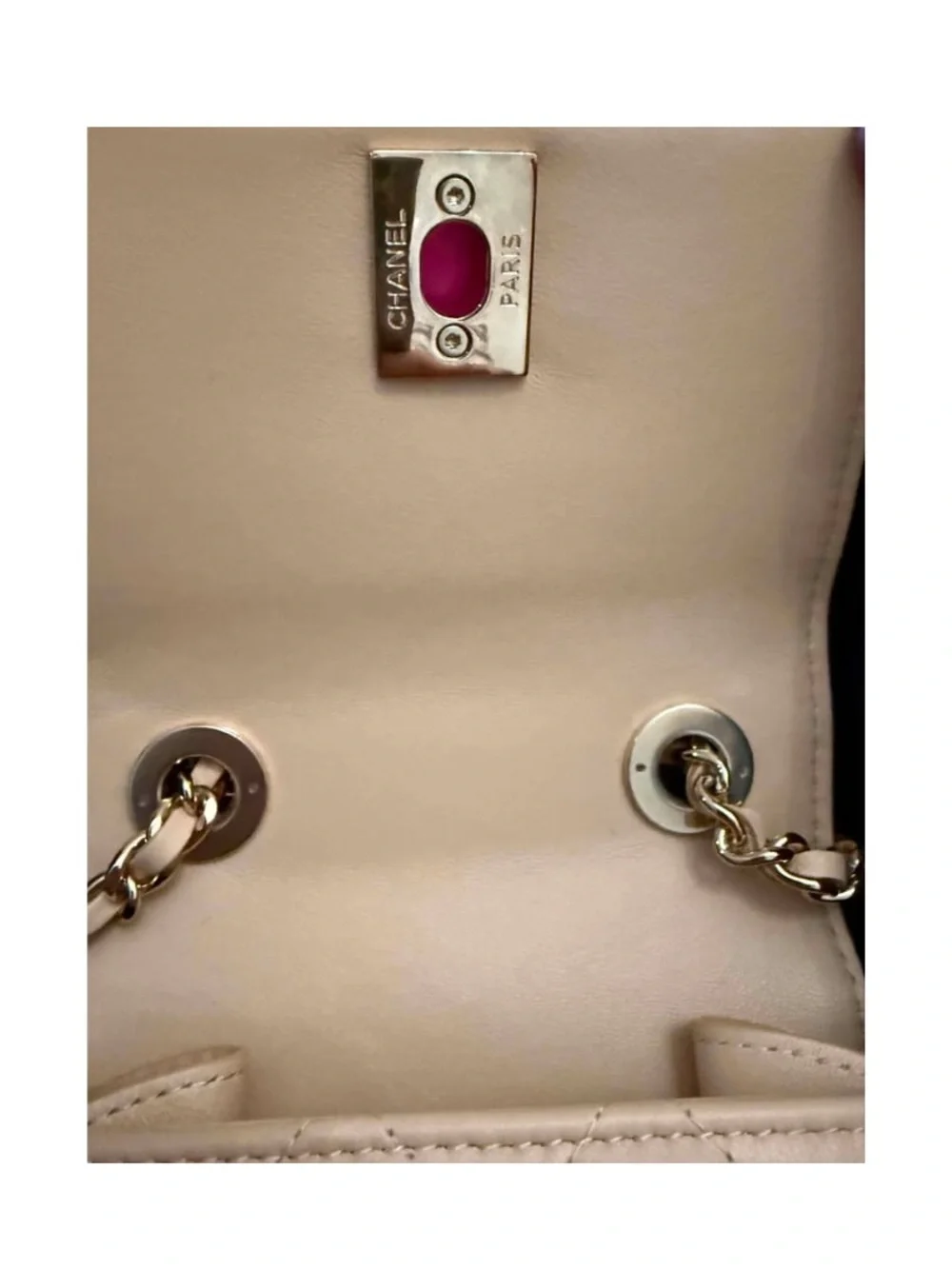CHANEL compact quilted