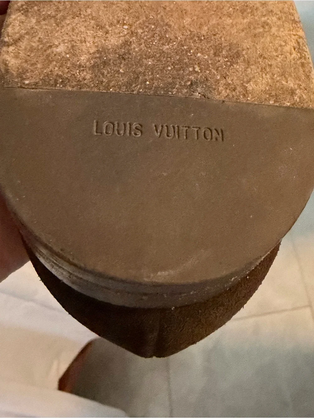 Louis Vuitton elegant louis