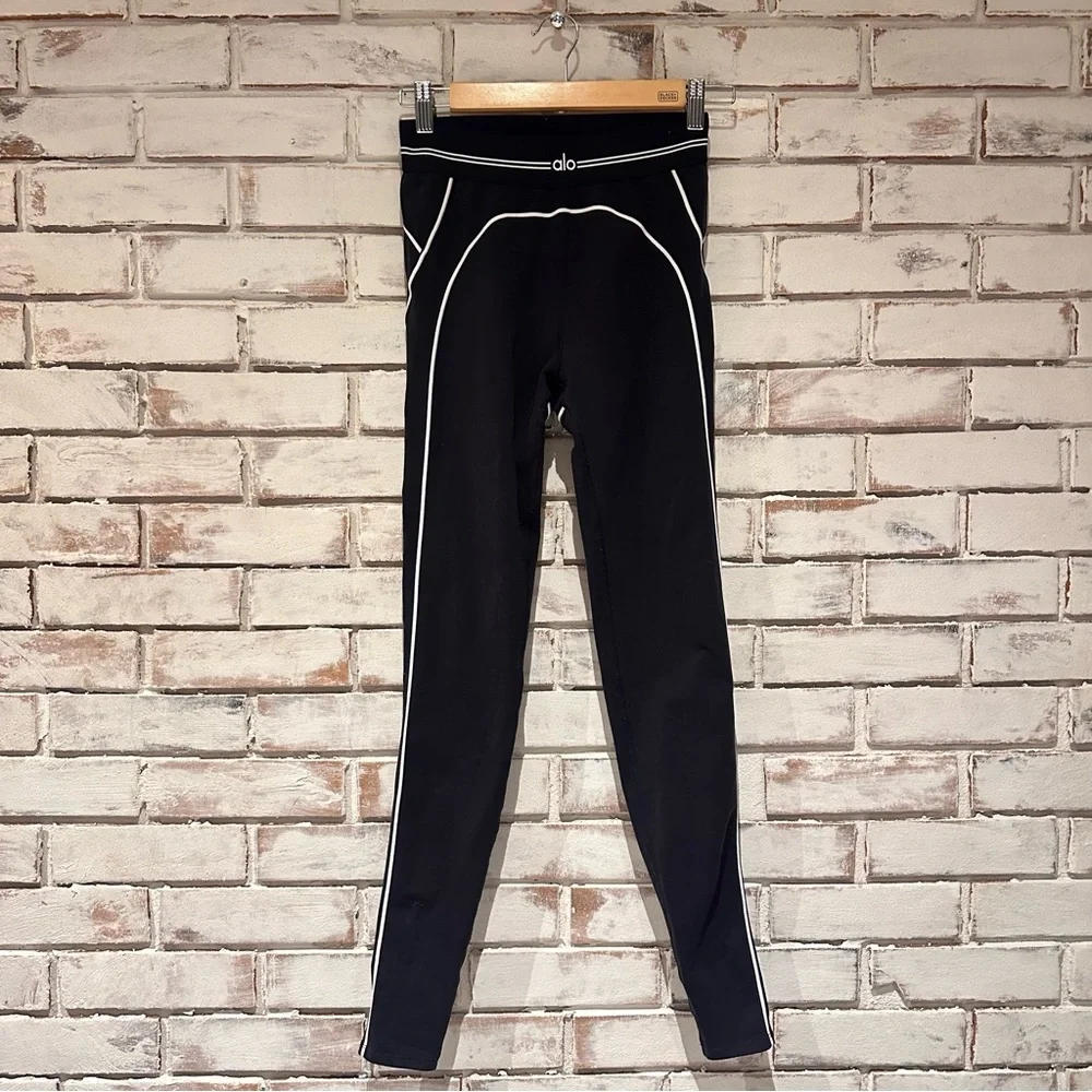 ALO Yoga Airbrush Heart Throb Black Leggings