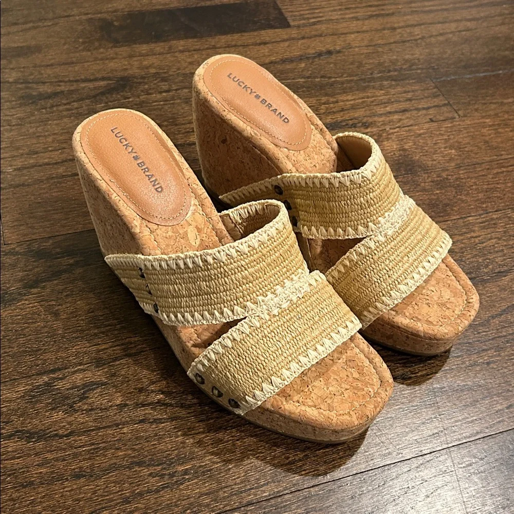 Lucky Brand step into