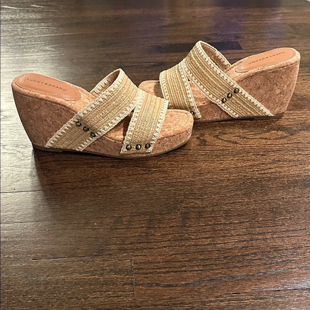 Lucky Brand step into